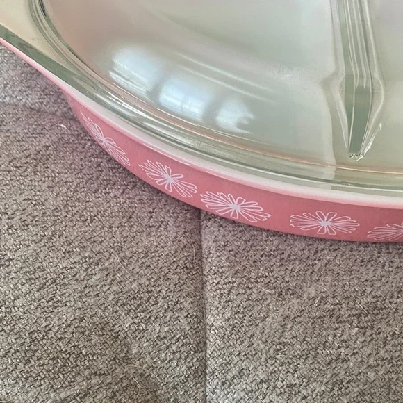 Pyrex Pink Daisy Divided Casserole with Glass Lid - Picture 2 of 3